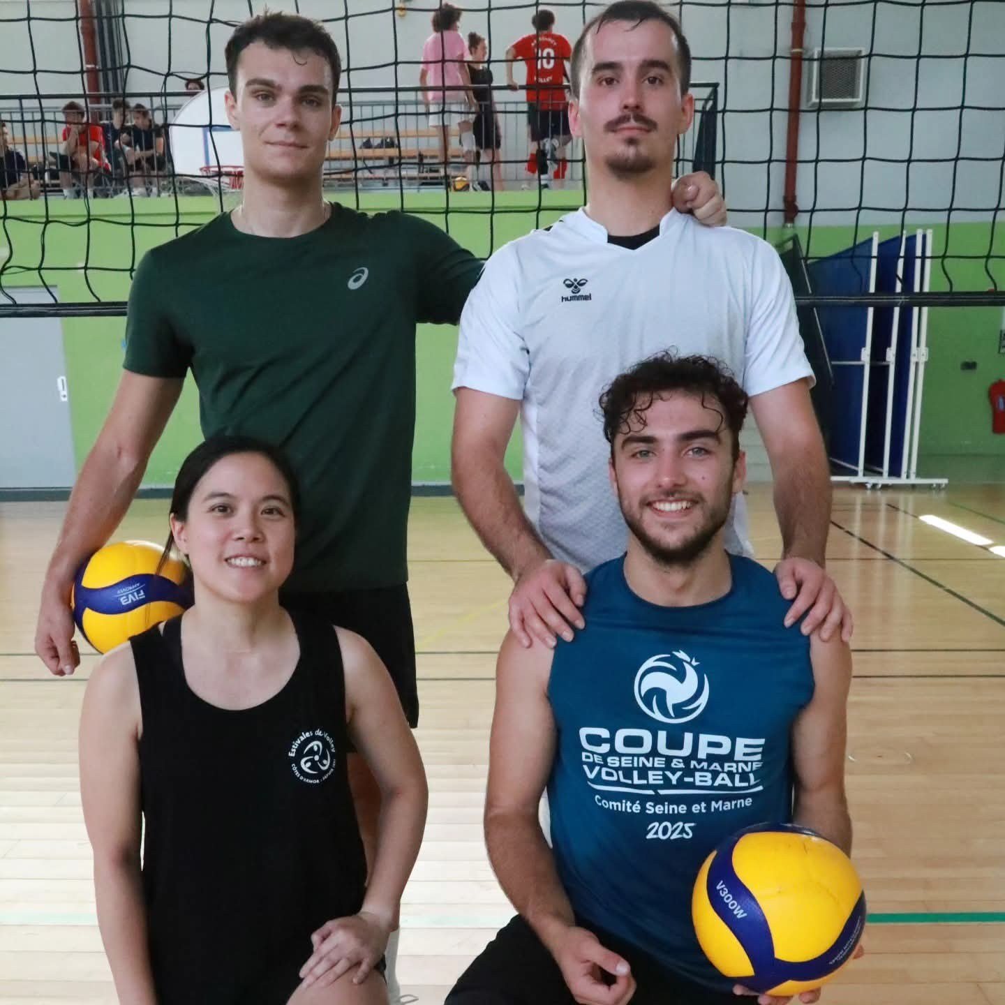 Photo de groupe au gymnase